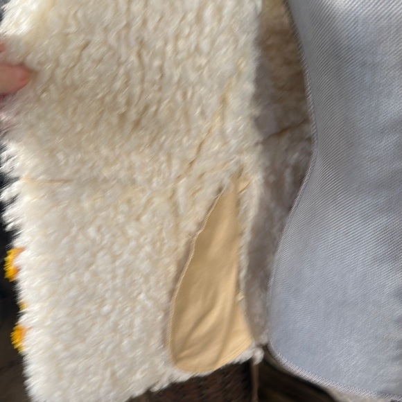 Hollister Cream Faux Fur Vest - Picture 4 of 11